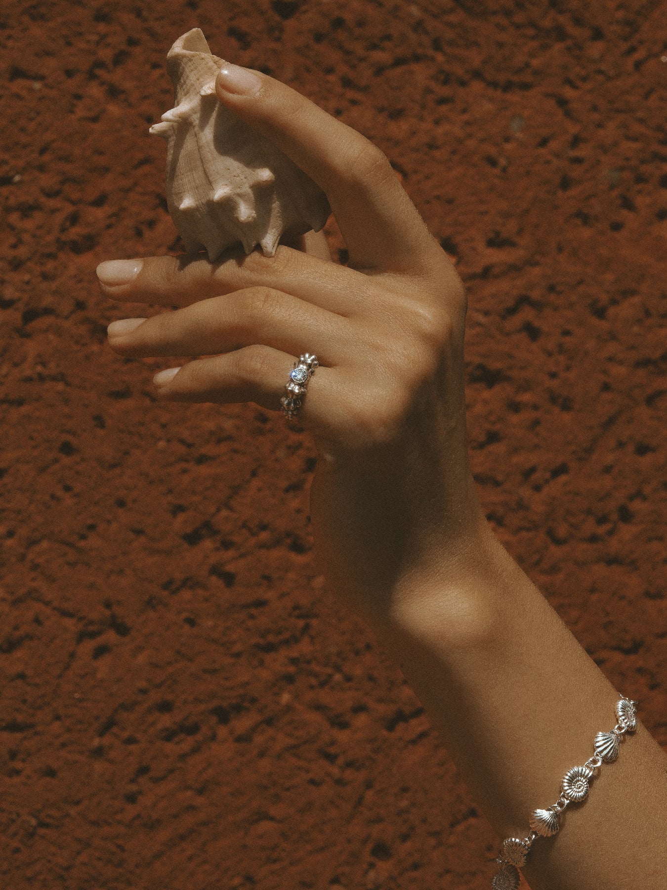 AMOR Ring in 18k white gold by Pola Jewellery—sculptural pinky ring with lab-grown diamond, inspired by Venus and love.