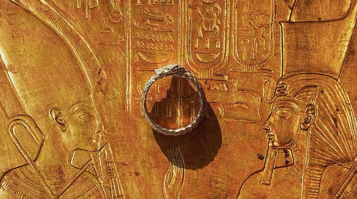 18k gold Ouroboros Ring by Pola Jewellery — symbol of gold’s divine legacy and lasting value.