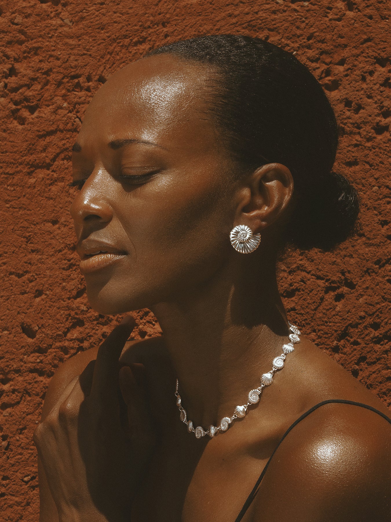AMOR Earrings in sterling silver by Pola Jewellery—nautilus shell design symbolizing harmony, love, and sculptural elegance.