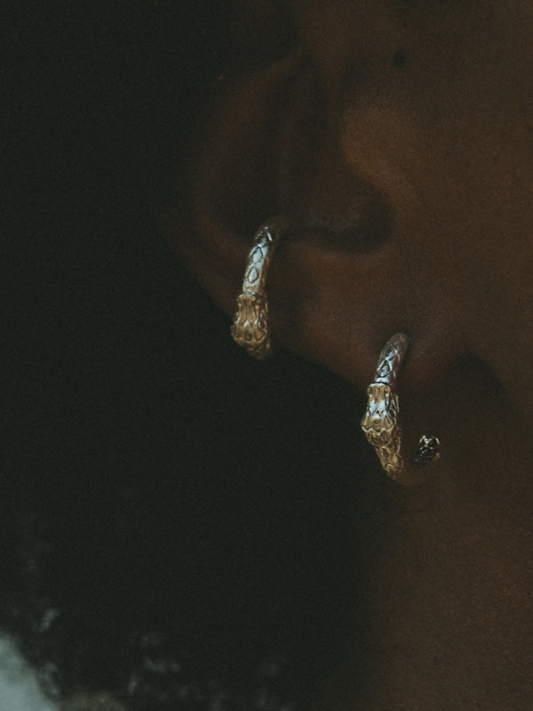 Ouroboros Ear Cuff by Pola Jewellery – symbolic, piercing-free design in gold vermeil or silver, embodying eternal love and power