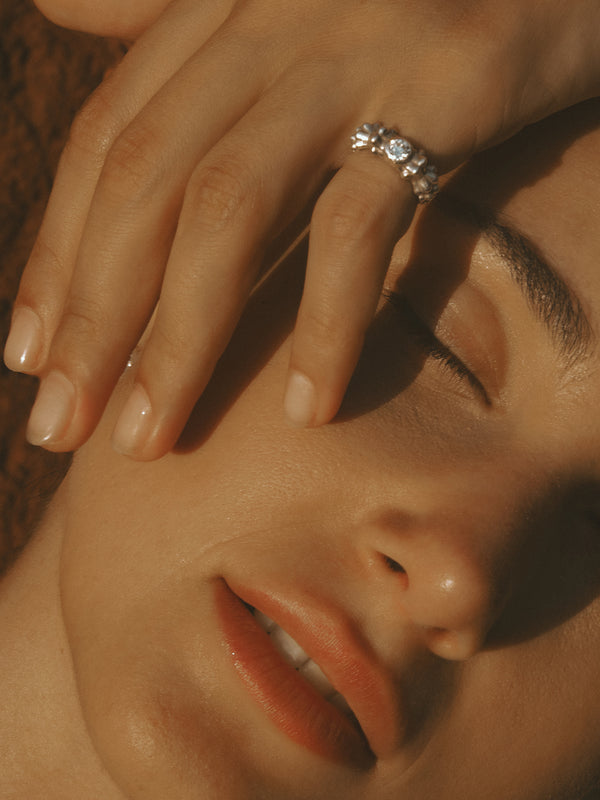 The Power of Love Ring in 18k white gold by Pola Jewellery—sculptural pinky ring with lab-grown diamond, inspired by Venus and love.