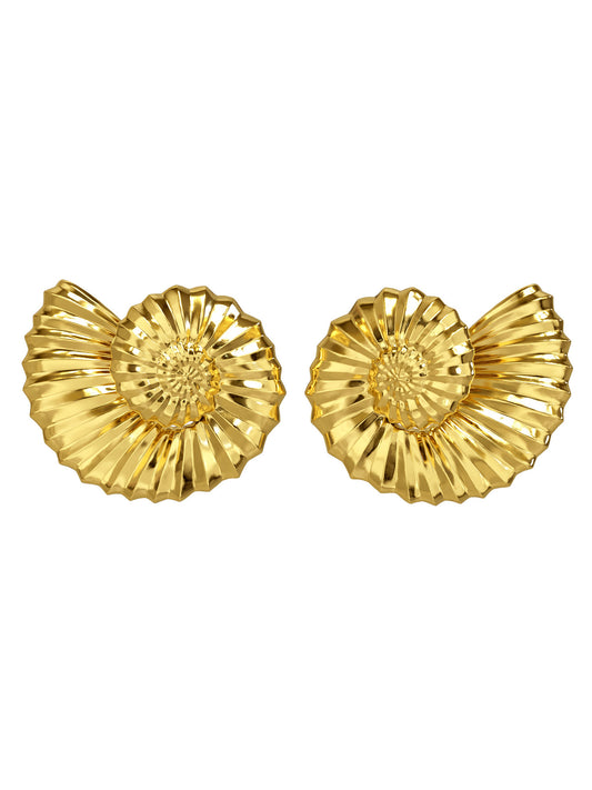 AMOR Earrings in gold vermeil by Pola Jewellery, sculptural nautilus shell-inspired earrings designed around the golden ratio. Bold yet lightweight, these gold earrings hug the earlobe with a refined, symbolic embrace of love and balance.